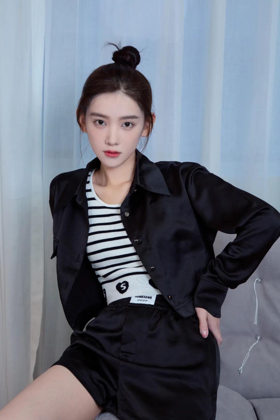 气质针织秋冬穿搭一整套,明星同款针织衫日常穿搭