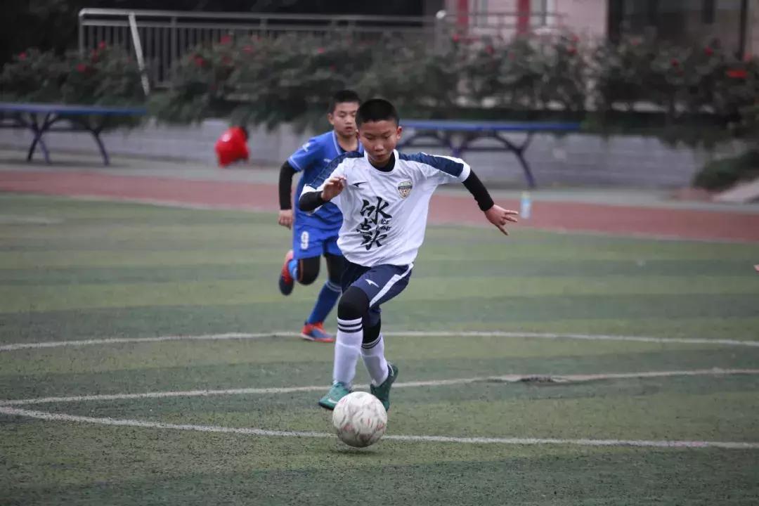 脚下过才叫真本事新希望俱乐部足球小将们出击!