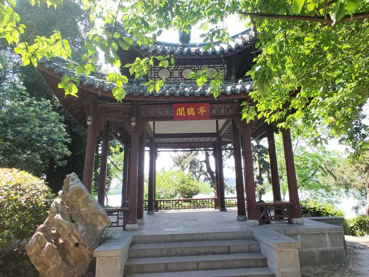 曾作为禁地，与外界隔绝二百六十多年的“玄武湖”，今日锣鼓喧天