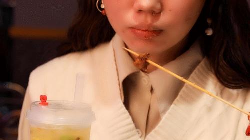 只此一家的牛腩串串火锅C位出道，19块9请你放肆开涮