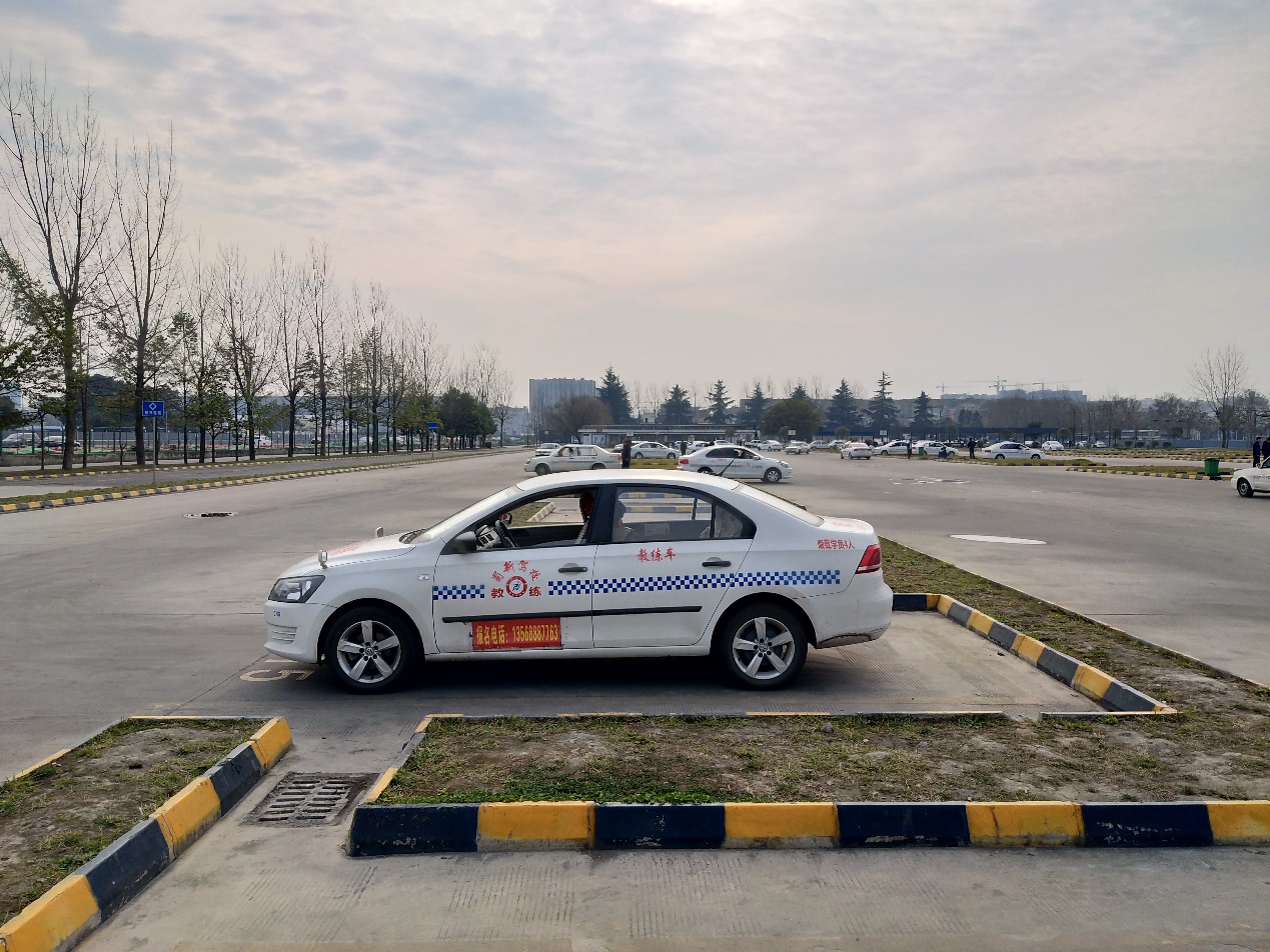 教练怎么教学零基础的学员,新手练车被教练当成老司机