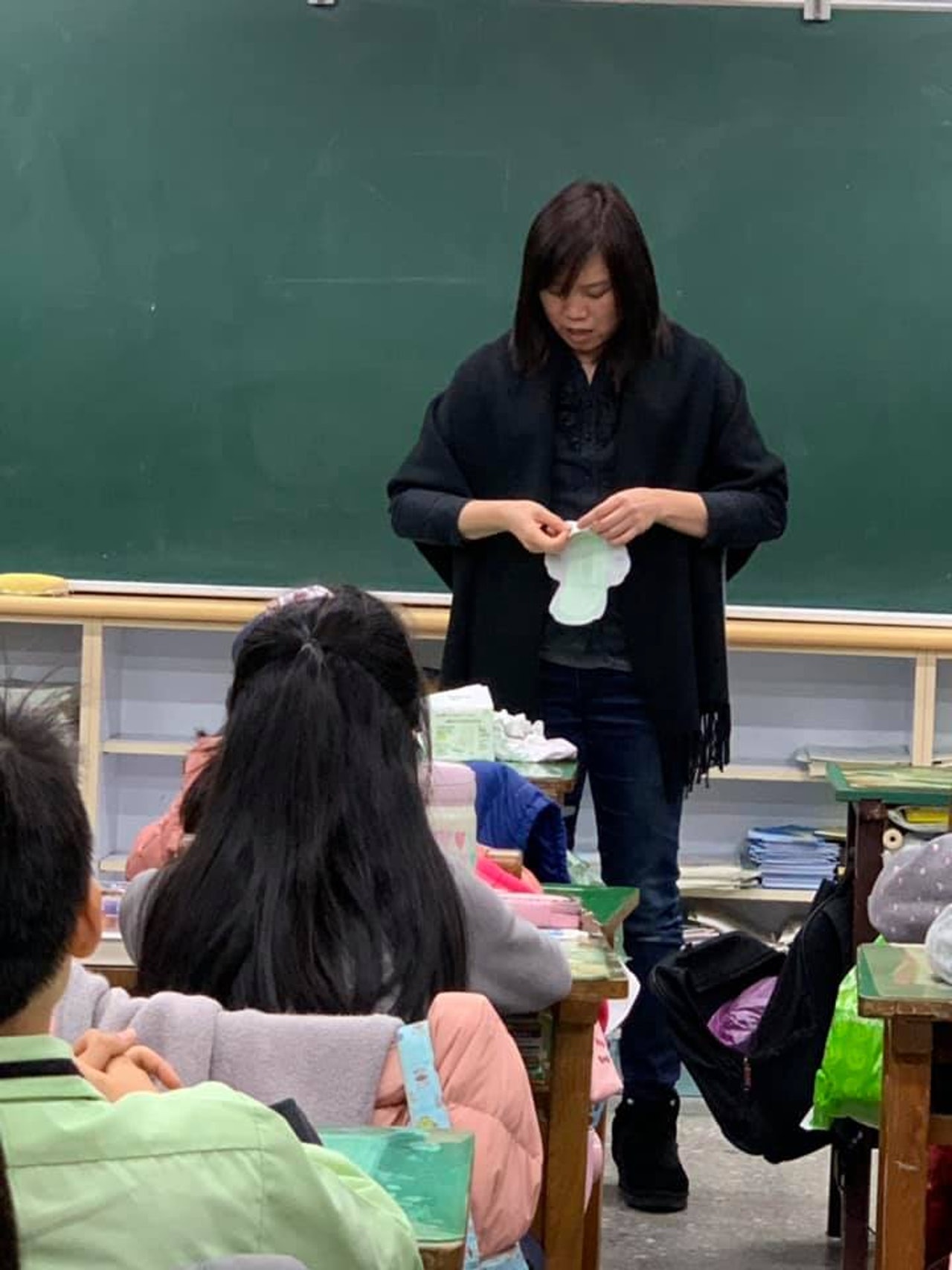 因目睹同学“大姨妈”突然造访的尴尬，她决定开这样一堂课