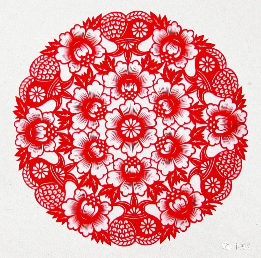 小猪坐石榴，越过越富有