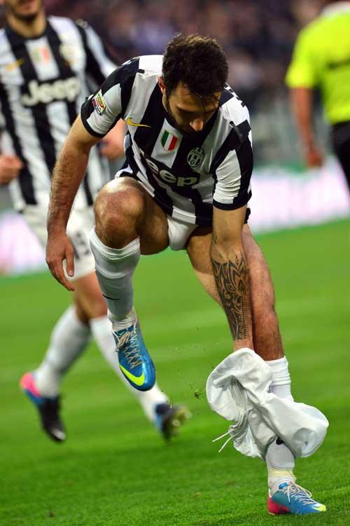 不脱球衣脱球裤，宁就是传说中的脱裤魔？