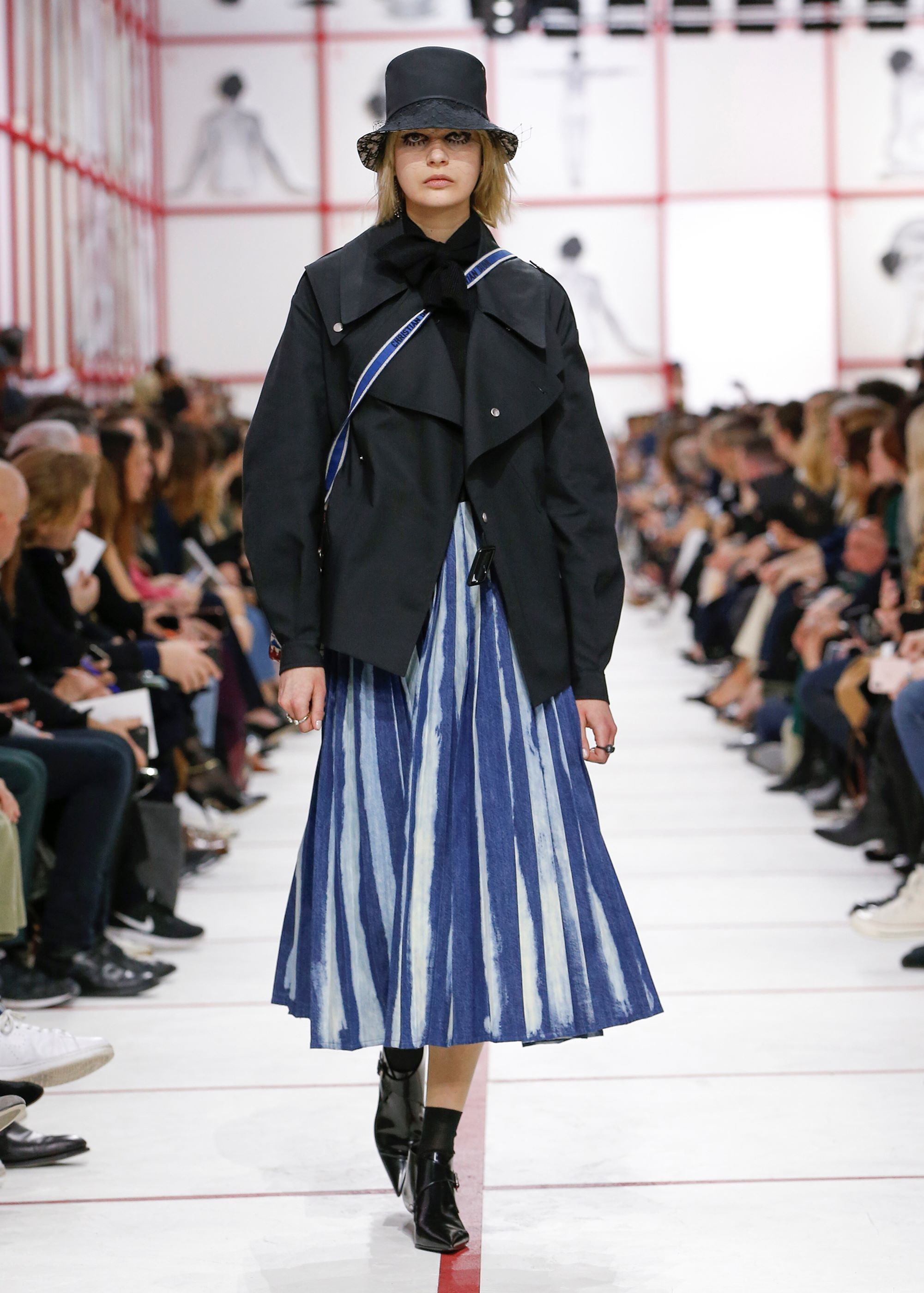 背厚手臂粗驼背穿衣搭配,后背宽厚穿衣不好看