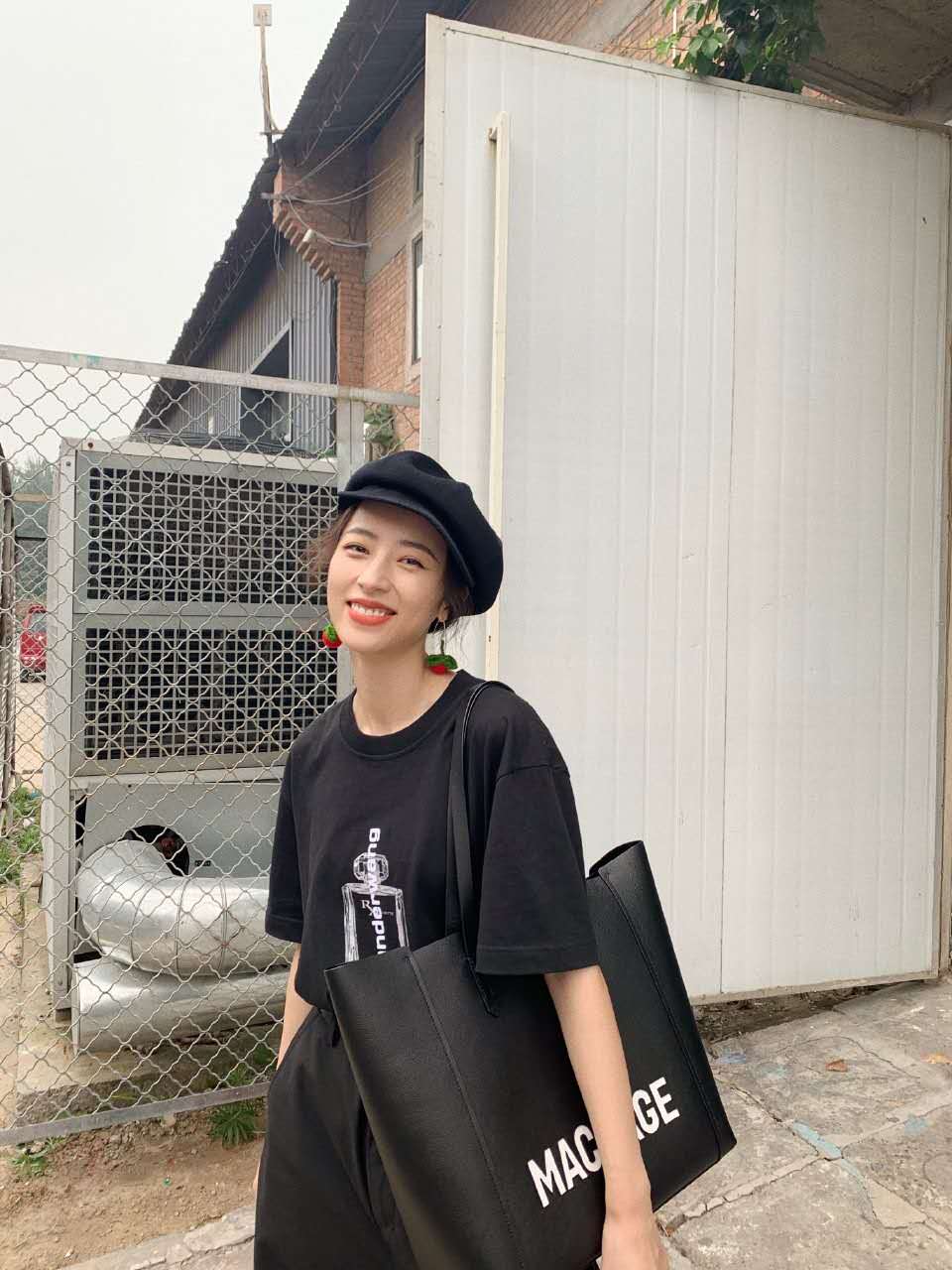 时尚风女人味十足选什么包,女人必备的几款经典包