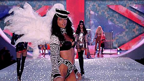 世界超模维密走秀图集,维密超模刘雯图集