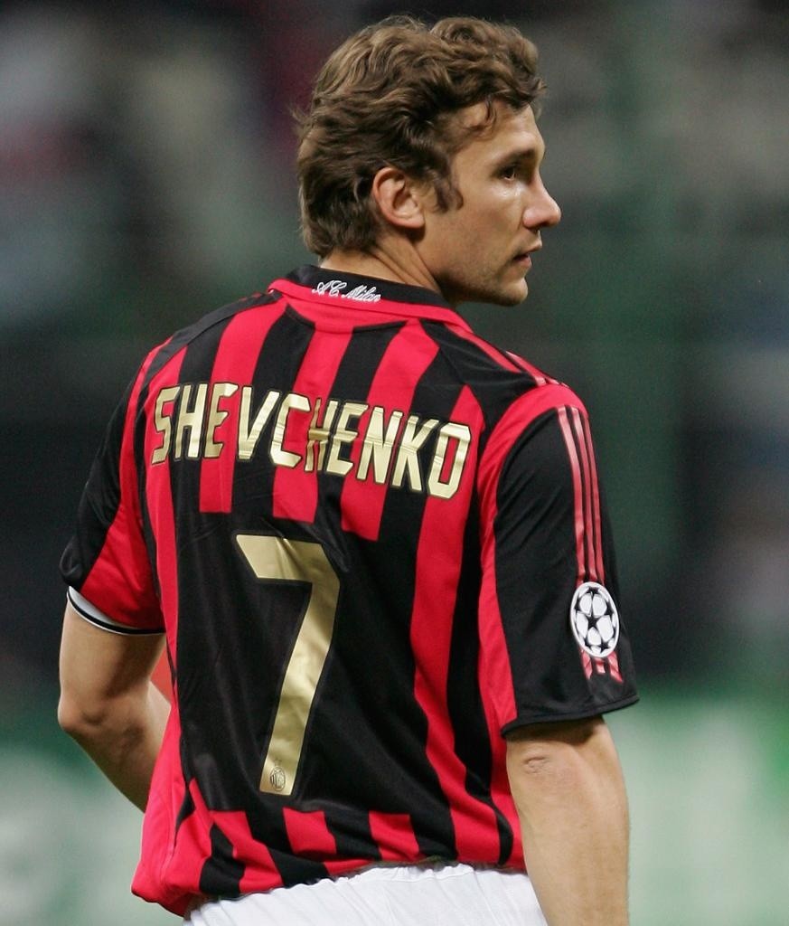 实况足球2021ac米兰队标,实况足球最强史诗增能ac米兰阵容