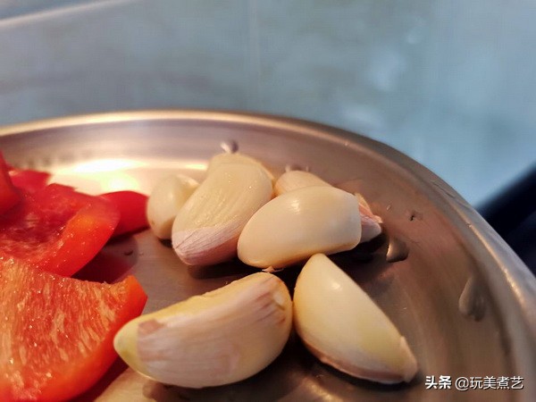 干锅不放葱,干锅西兰花五花肉的做法