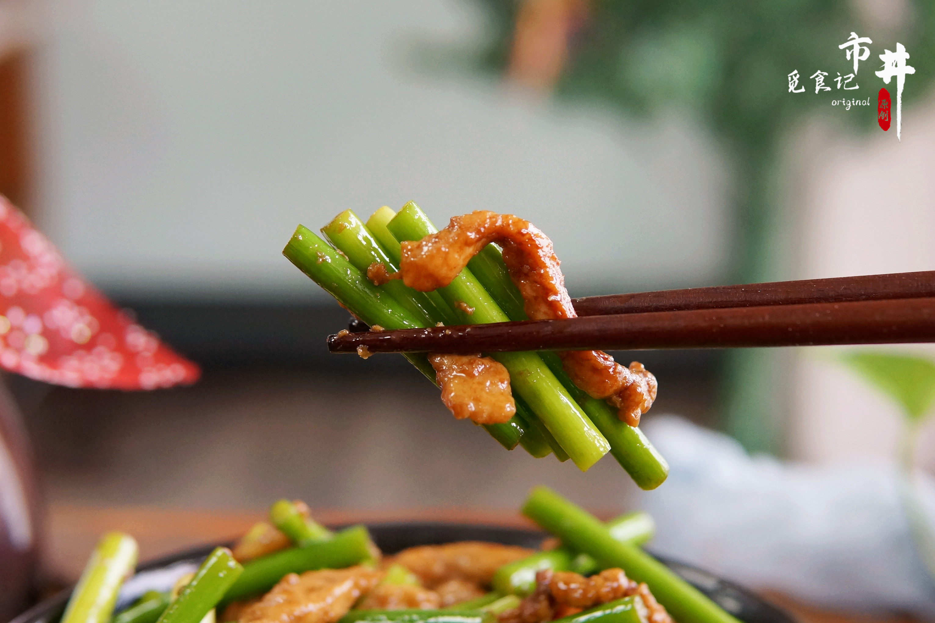 怎样炒出来的蒜苔不辣,怎么样炒可以让蒜苔变绿