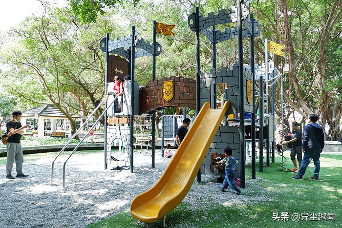 日本8个「让小朋友一秒哭出来」的游乐设施，恐龙溜滑梯太可怕
