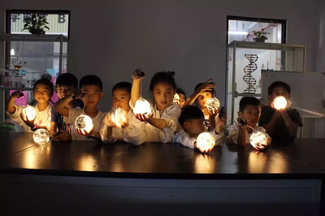 玩乐高、学编程、做实验，东莞值得考虑的创客机构都在这里