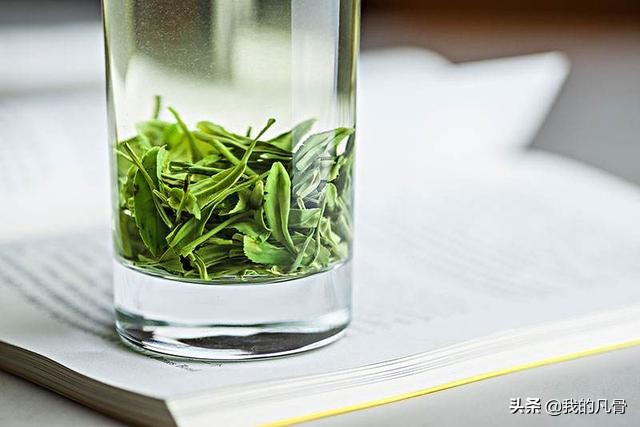 春节在家看囧妈,李宇春和李易峰在成都一起喝茶