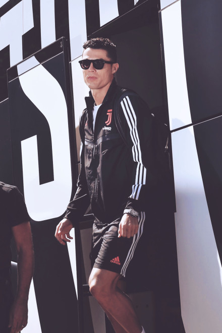 c罗晒与孩子健身照,c罗晒与女友和儿子游艇度假照