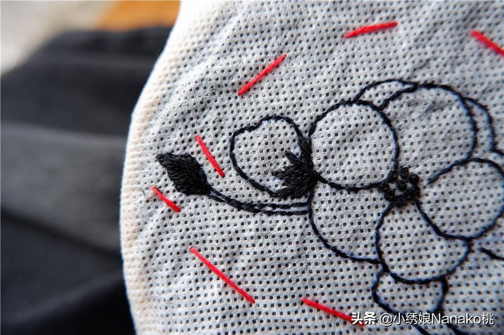 纯色衣物污渍洗不掉,衣服脏了怎么用刺绣遮住简单