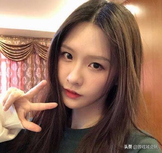 妹子评价斗鱼一姐阿冷,斗鱼一姐阿冷早期视频