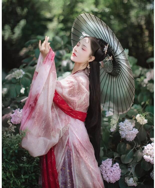 洛丽塔和汉服哪个更让人们难接受,汉服和洛丽塔哪个最好看