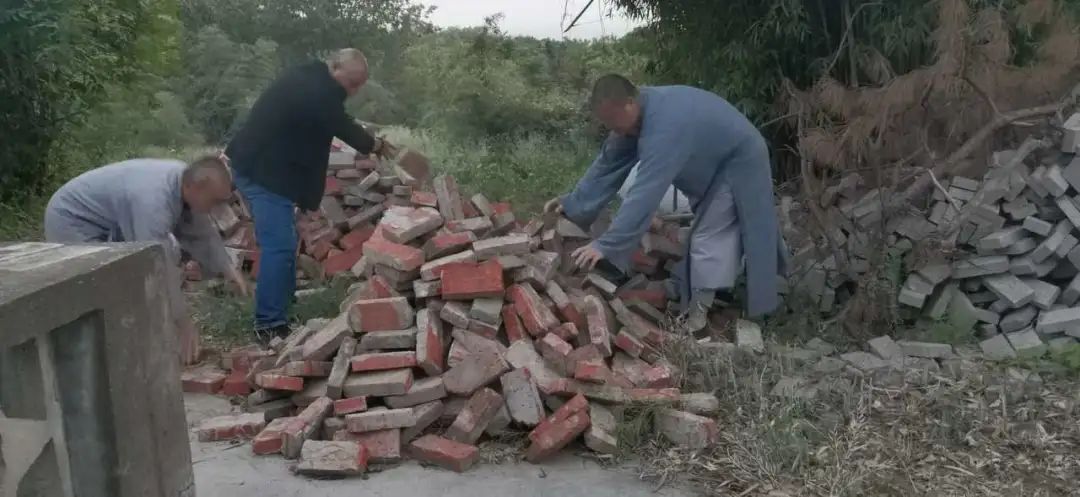 抢抓农时开展农业生产,农民纷纷抢抓春耕生产有利时机