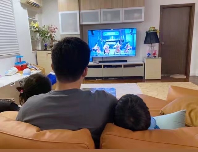 霍启刚1.5亿香港别墅曝光，内景装修太普通，空调发黄也不在意