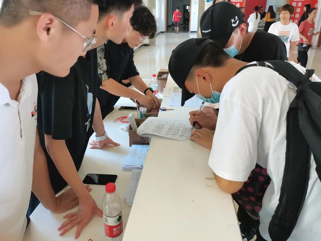 武汉外语外事学院新生,2022年武汉外语外事新生报到