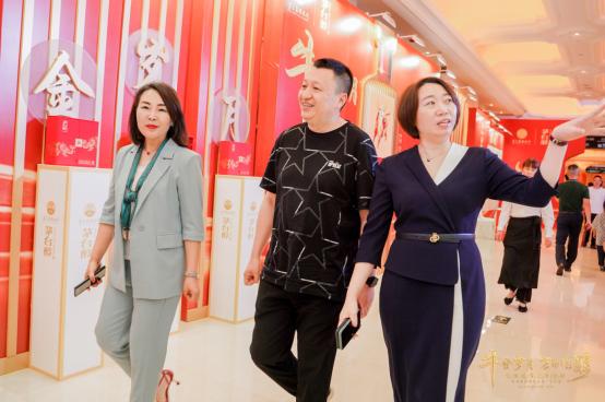 茅台牛年邮票纪念酒,茅台邮票纪念酒2019