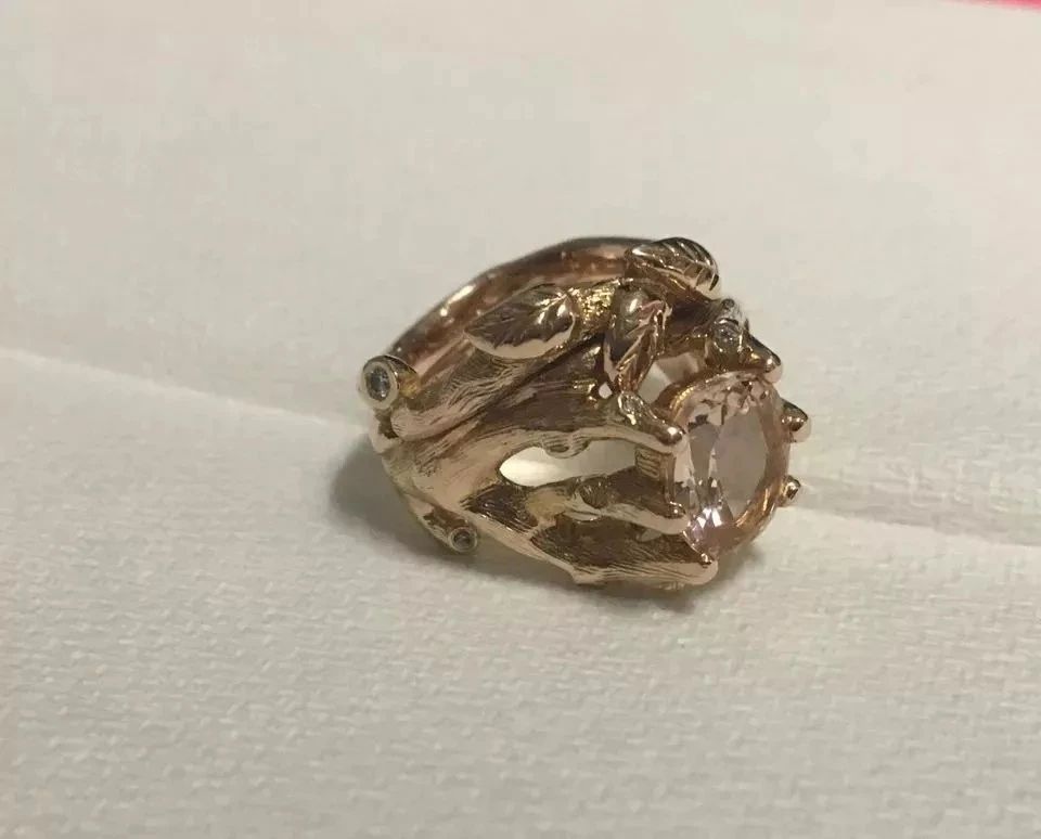 狗狗的肚子……其实是个“百宝箱”？