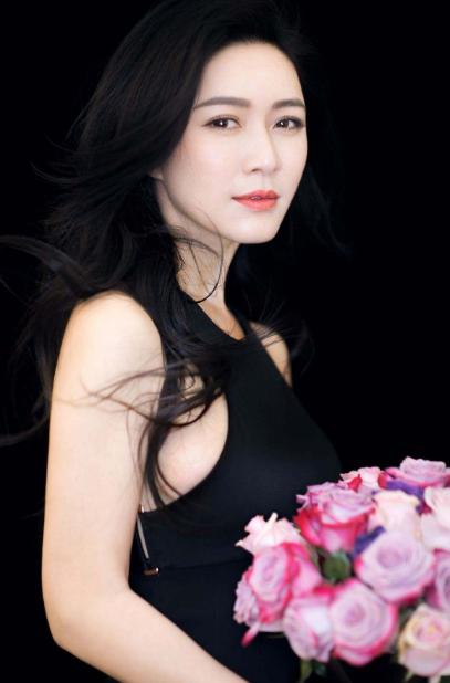 赵薇蒋雯丽长相分析,蒋雯丽比赵薇大10岁