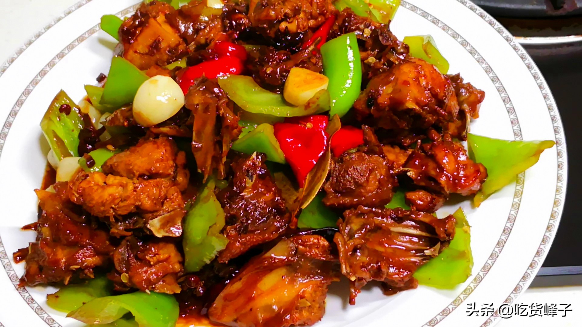 谢大脚小鸡炖蘑菇,谢大脚铁锅炖