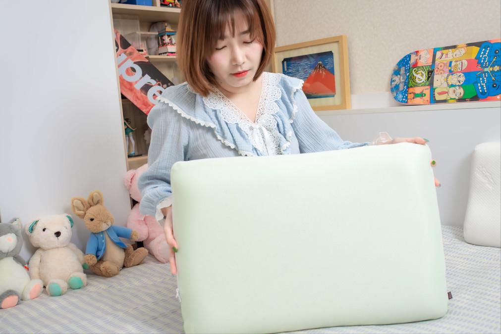 怎么选择适合自己的颈椎枕头,怎么选适合脖子的枕头