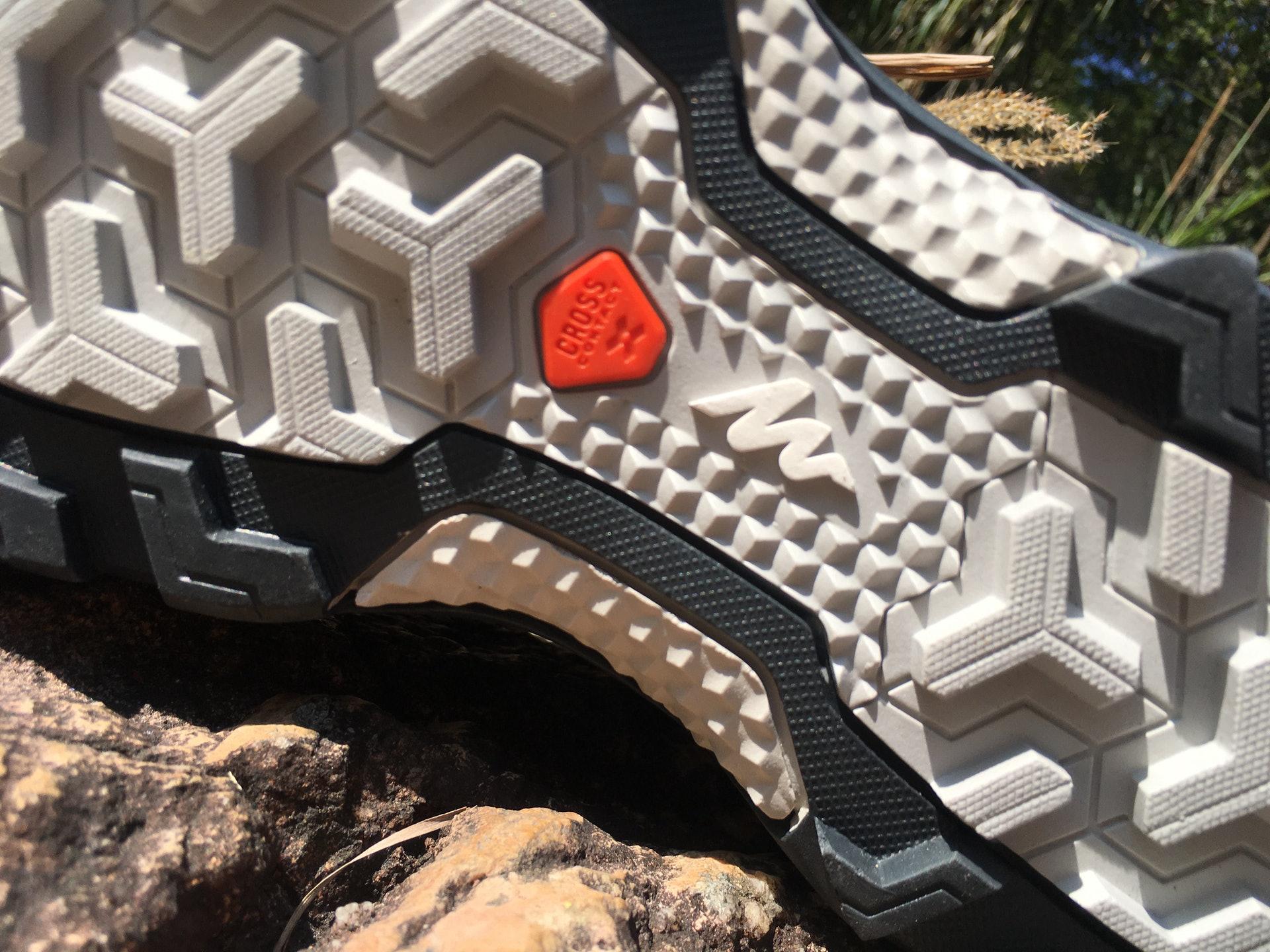 迪卡侬登山徒步值得买的,迪卡侬登山鞋值不值得买