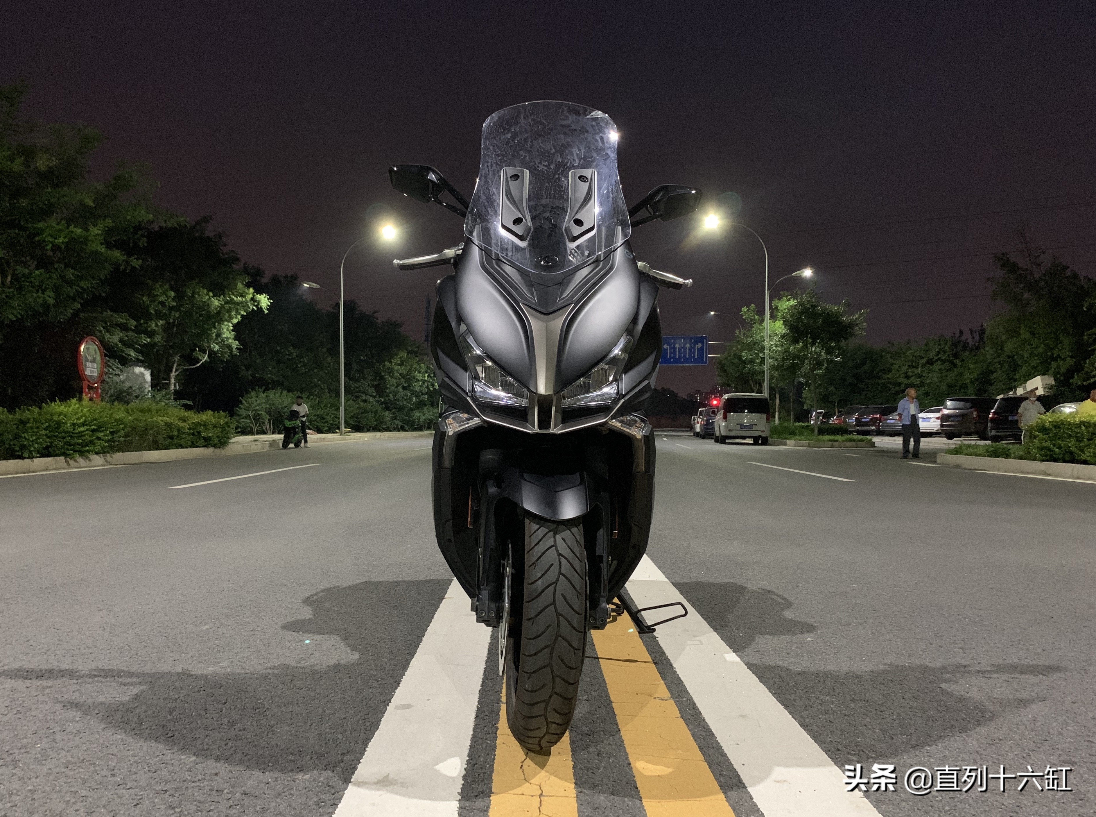 光阳进口赛艇s400国外测试,光阳xcitings400长途表现