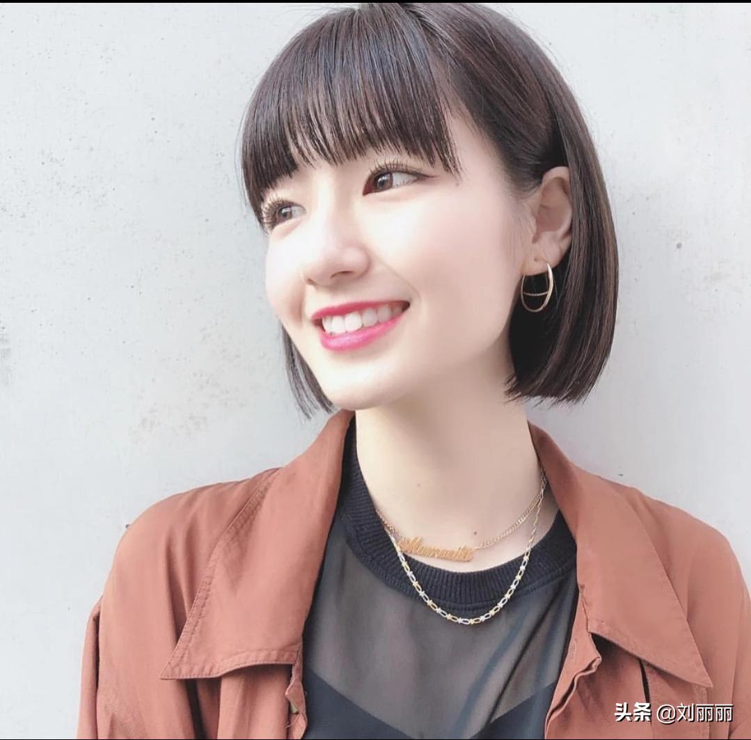 女生短发别针造型,所有女生剪完不用打理的减龄短发