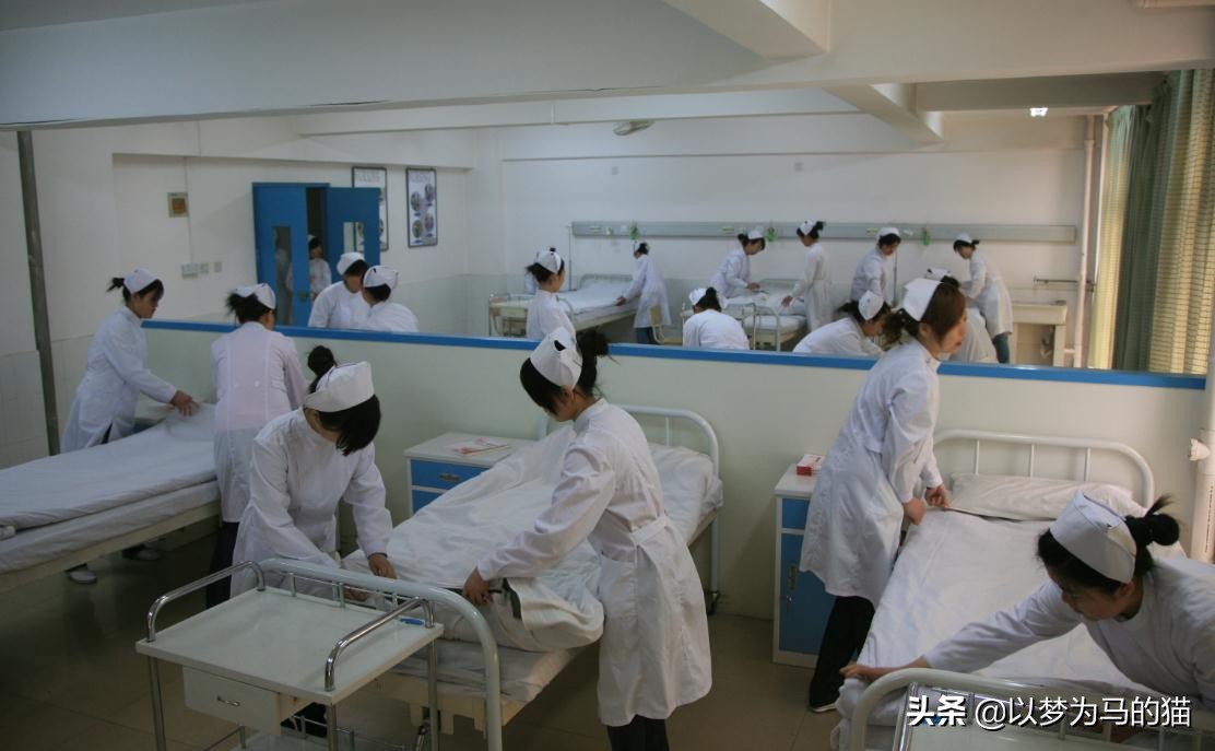 二本考生适合的7个“医学类专业”，不考研也好就业，前景挺好