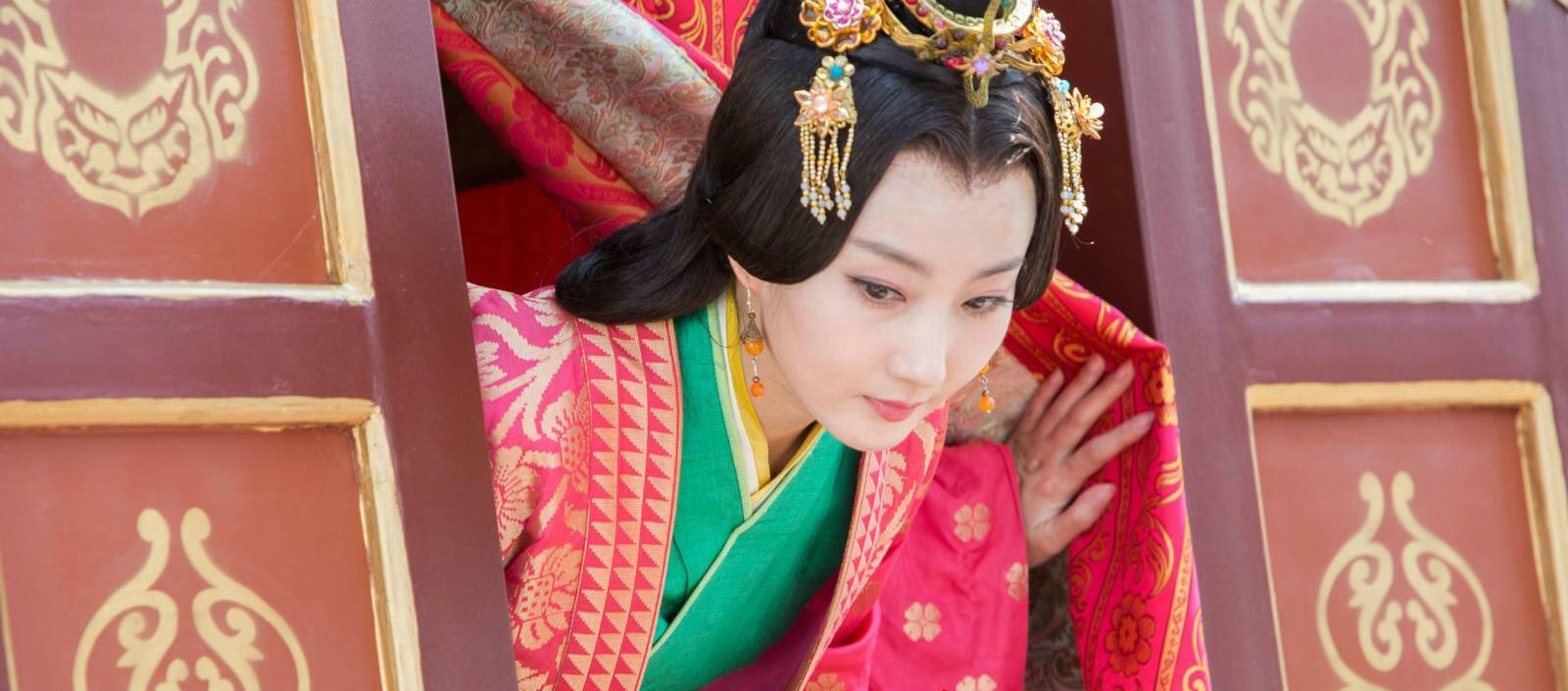 鎴愯鏁呬簨鍗滄樇鍗滃,鑱婅亰鍛ㄦ槗鍏崷鐨勪簨