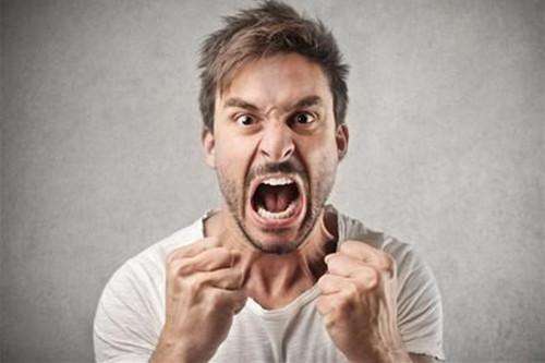 小伙吃过量感冒药,长期吃感冒药会成瘾吗