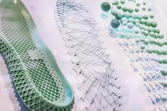 阿迪达斯即将发售的最帅跑鞋,阿迪达斯alphaedge是什么系列