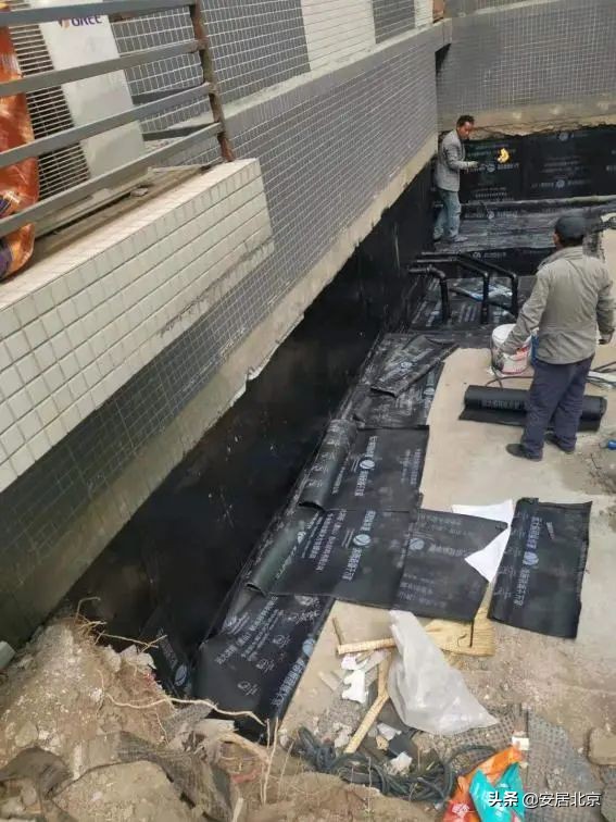 顶层漏水屋内滴水怎么处理,中间层屋顶漏水最好的处理方法