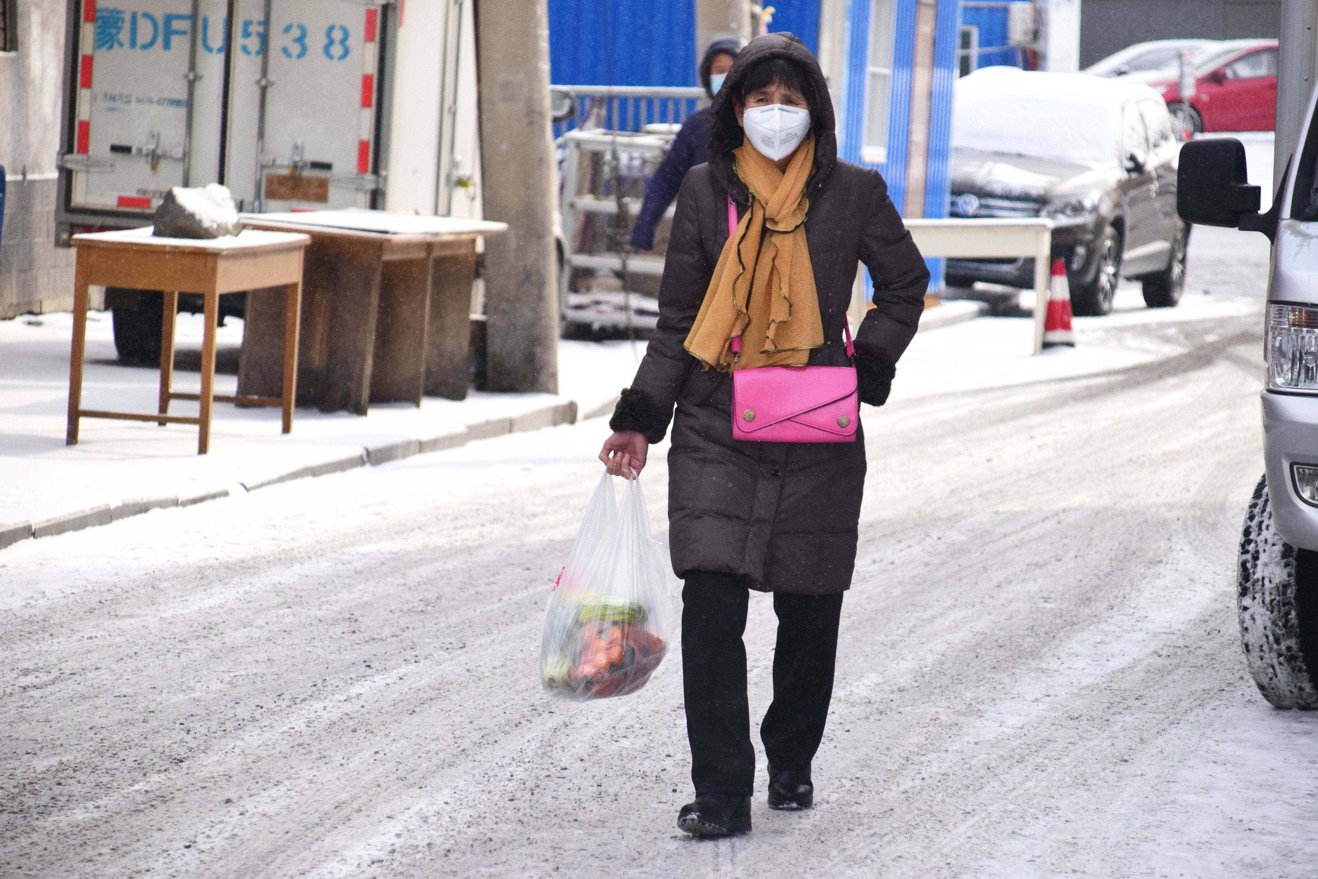 日伪时期一家瘟死俩儿子，老爹急红了眼，抄起碾棍去庙里打阎王爷