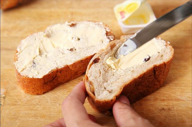 新出炉的面包怎么保存,买的面包第二天吃怎么保存