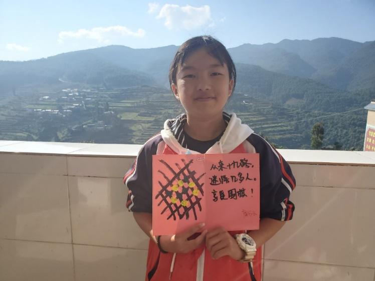 通宵为云南孩童手绘贺卡唐可云老师让黑白围棋炫彩起来