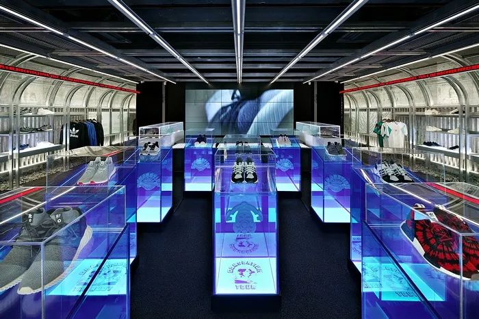 阿迪达斯专柜展示设计分析,阿迪达斯商业设计