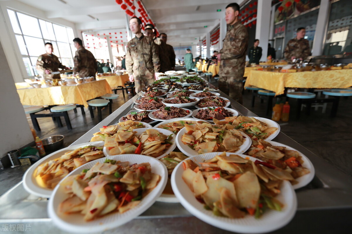 当兵的每天伙食标准,当兵的都吃什么伙食