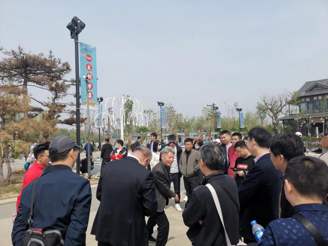 最美人间四月天拂堤杨柳醉,最美人间四月天春风又绿江南岸