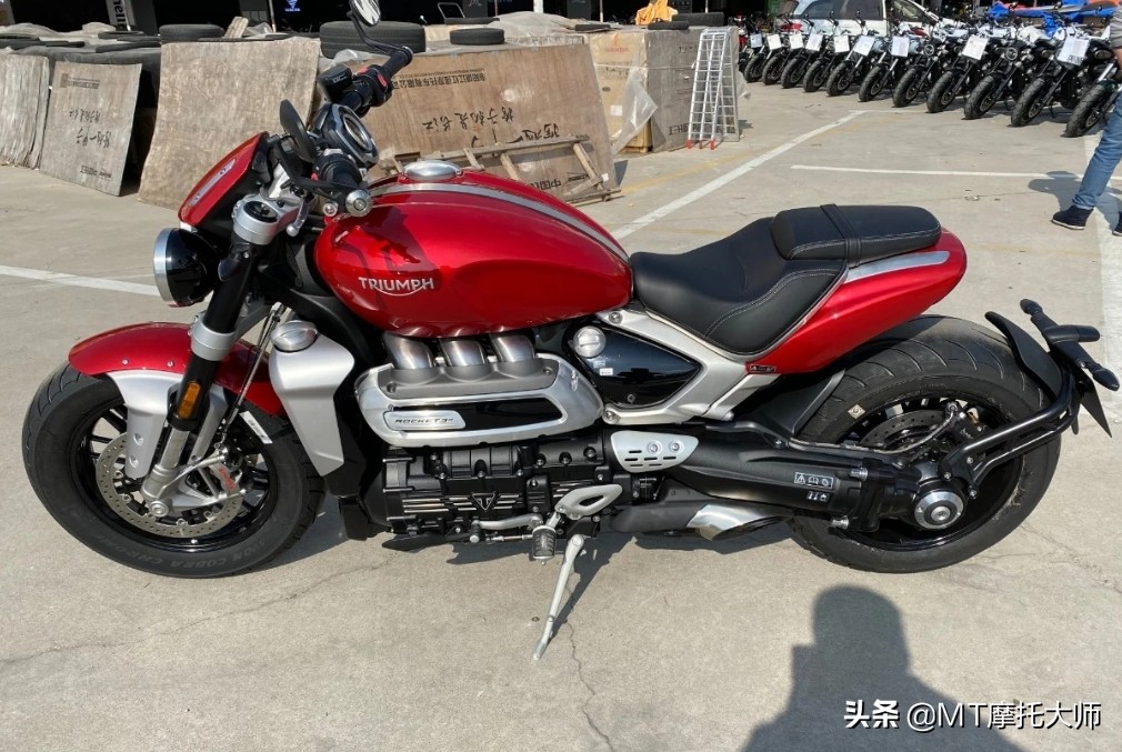 凯旋火箭3是6缸车吗,凯旋火箭2500cc为什么才160的马力