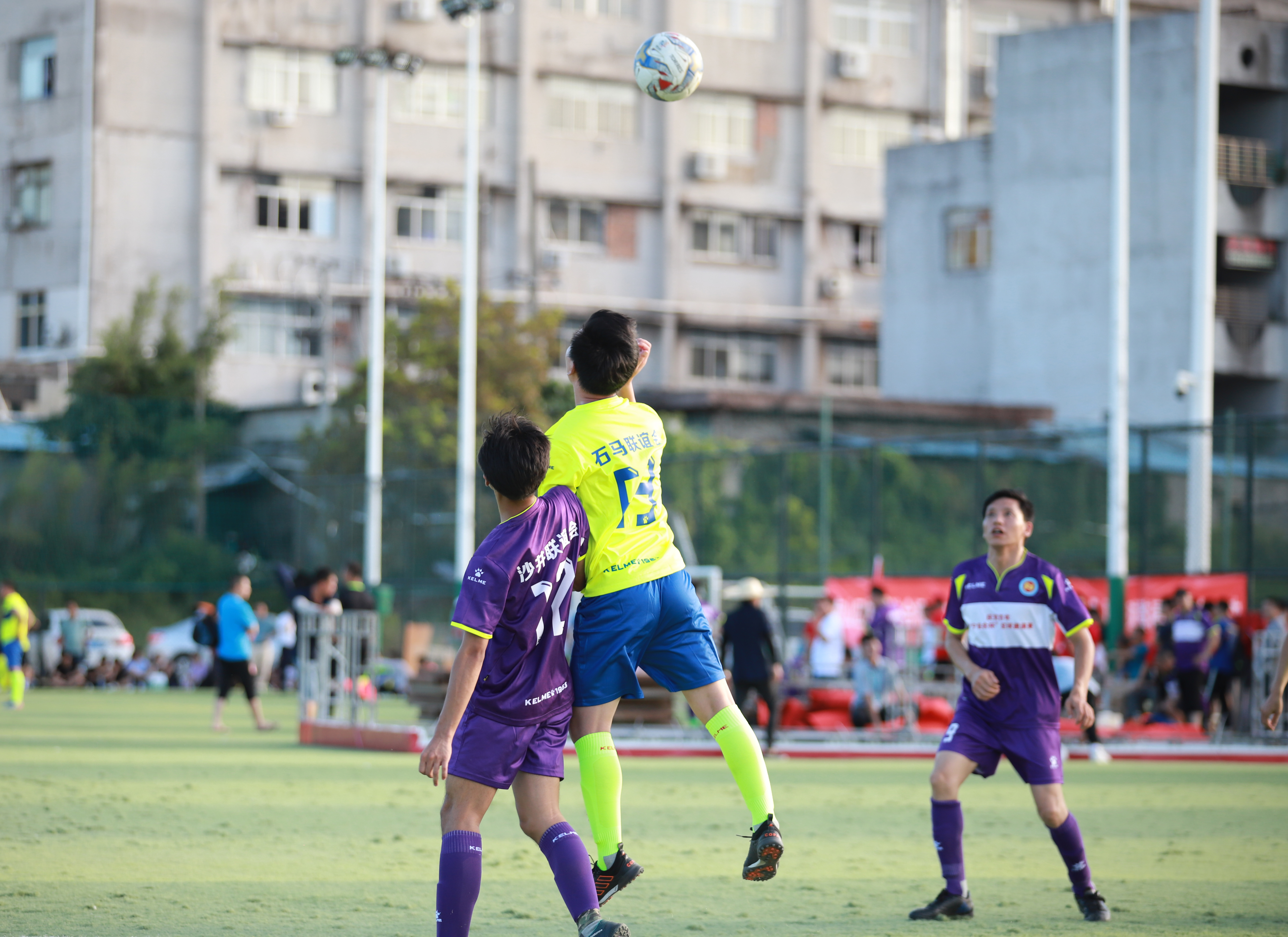 宁促会杯在南海足球公园开幕,14支队伍、共238名足球猛将球场竞技