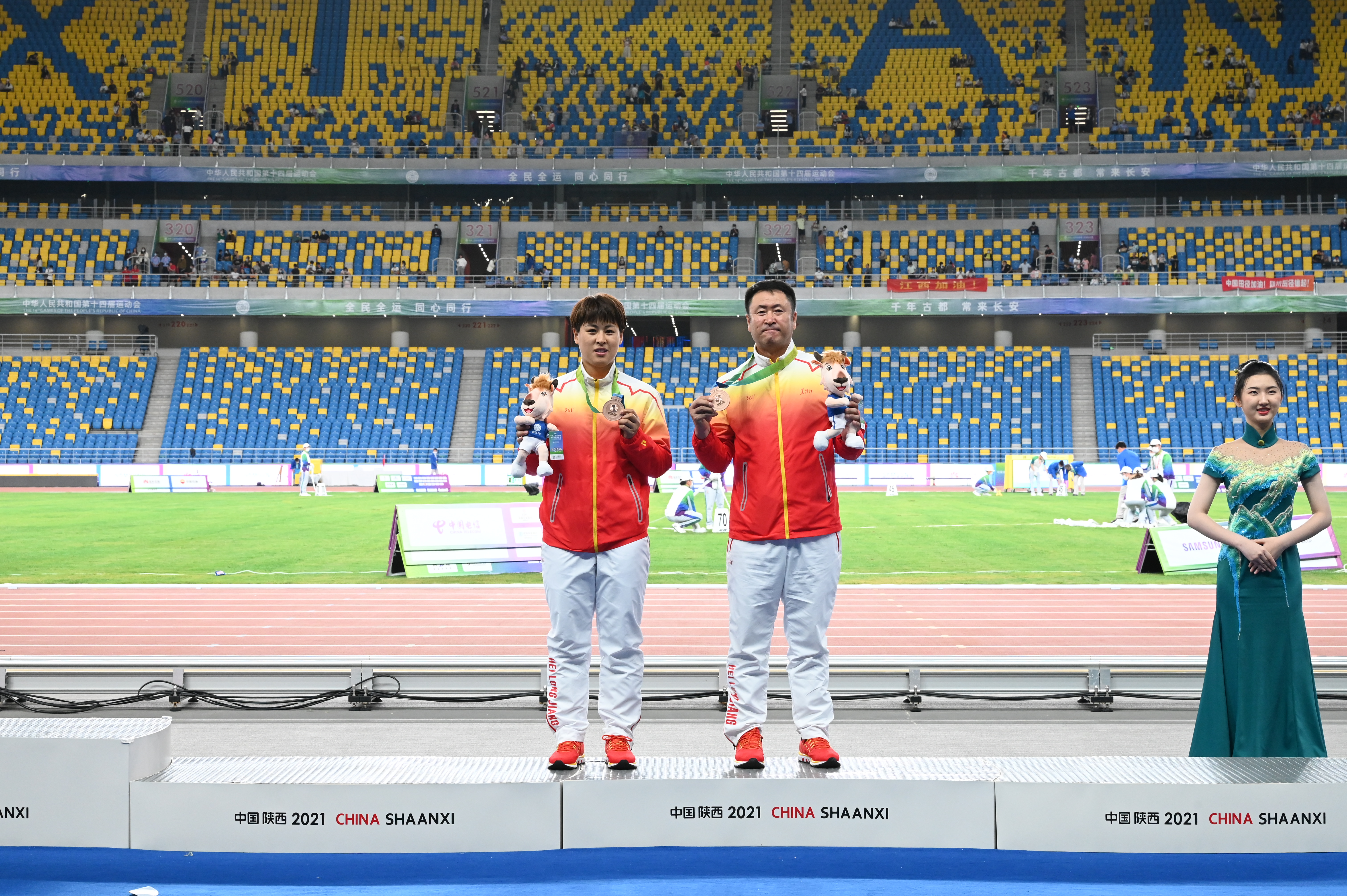 记者带你看全运｜田径女子链球黑龙*罗江**娜摘铜