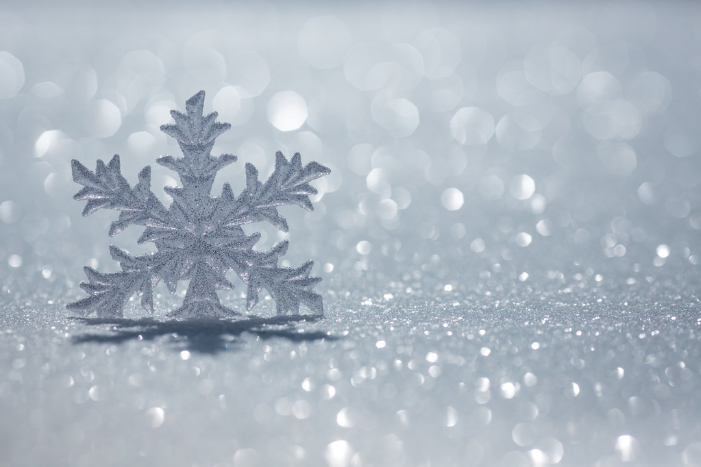 如何不谈雪却能描写雪很大,如何不提雪字就能知道雪很大