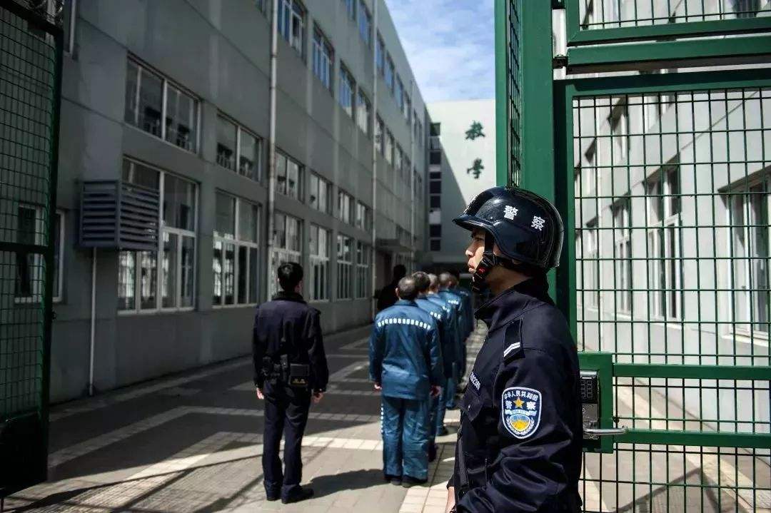 狱警的真实内心,说到警察你会想到什么