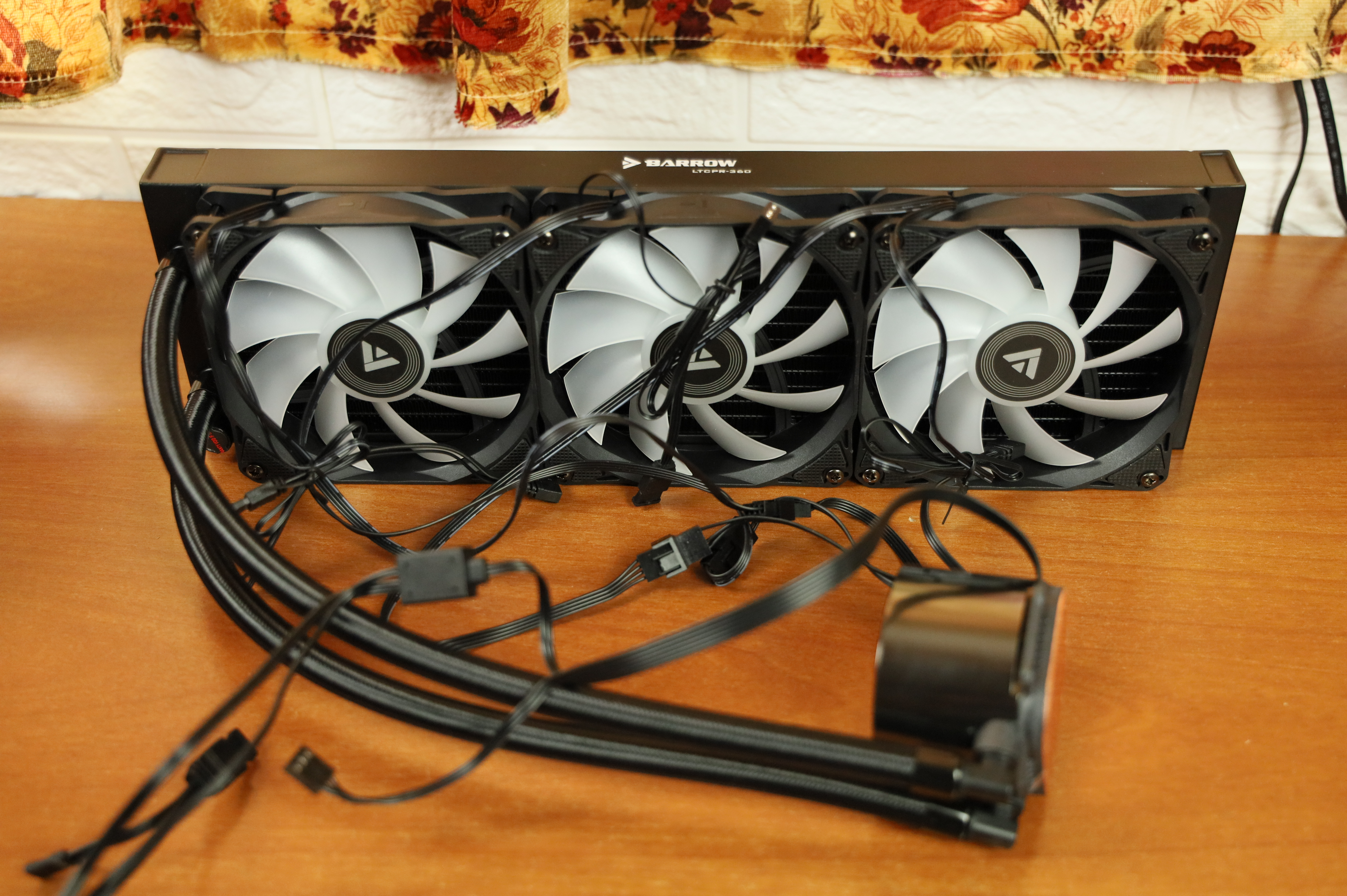 机箱加装风扇后开机f1,360水冷机箱炫酷