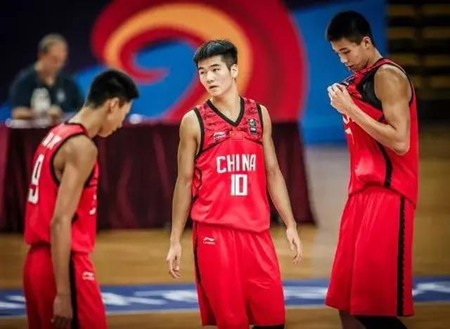 辽篮15岁小将,15岁的郭艾伦